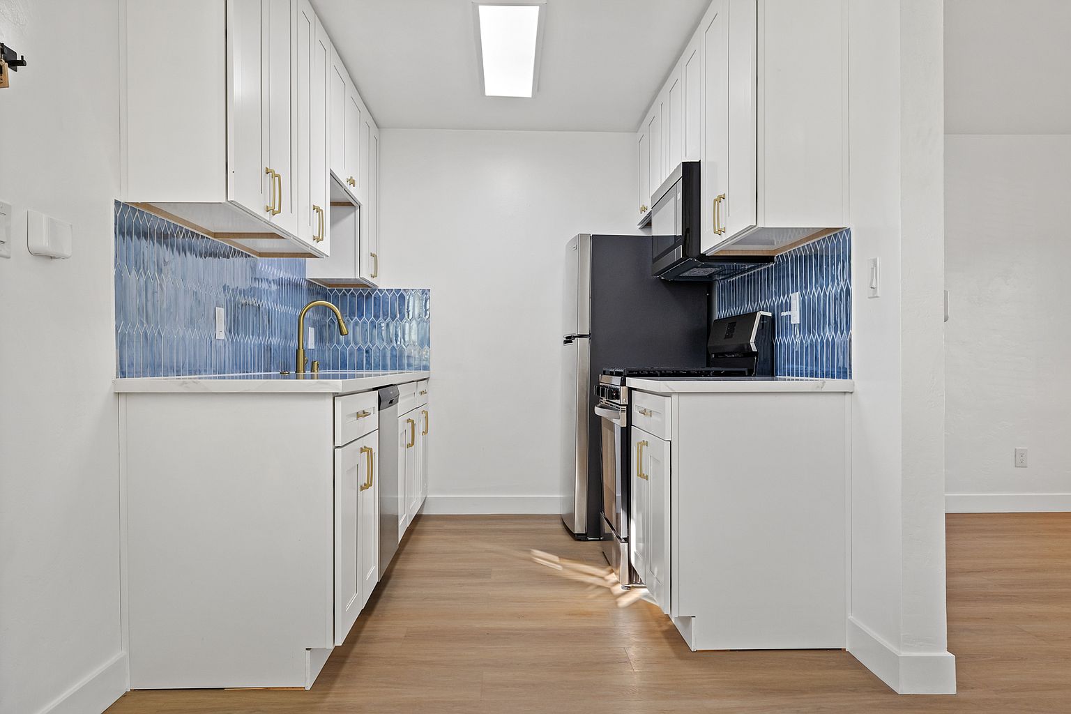 1221 Vega St photo 2