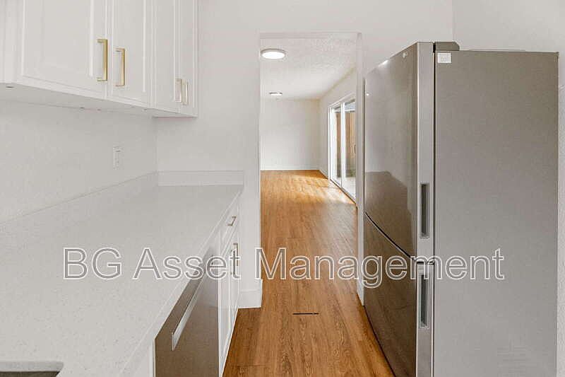 146 19th St photo 5