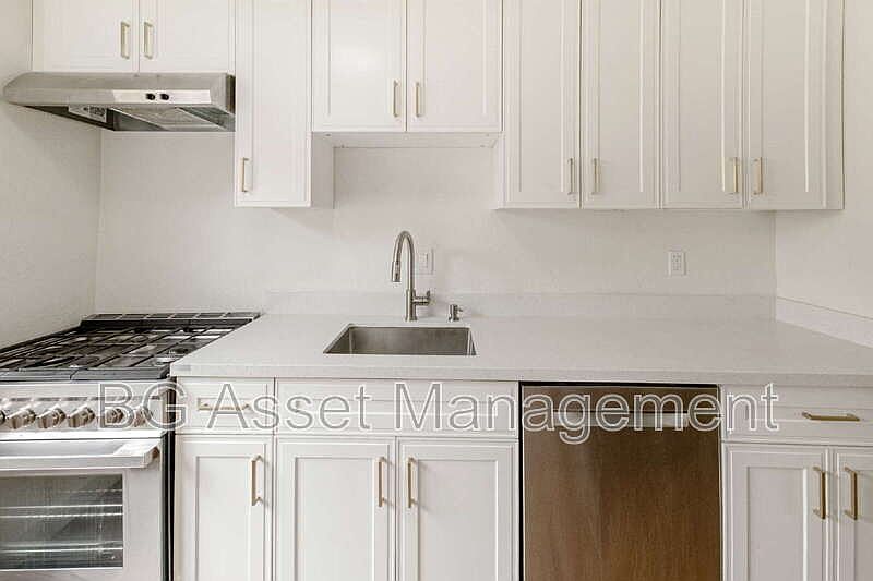 146 19th St photo 3