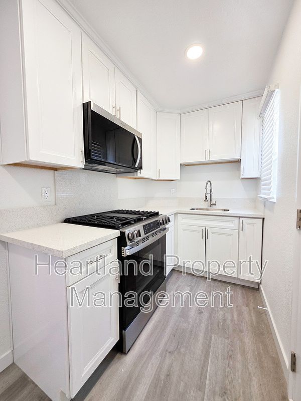 3873 1/2 39th St photo 4