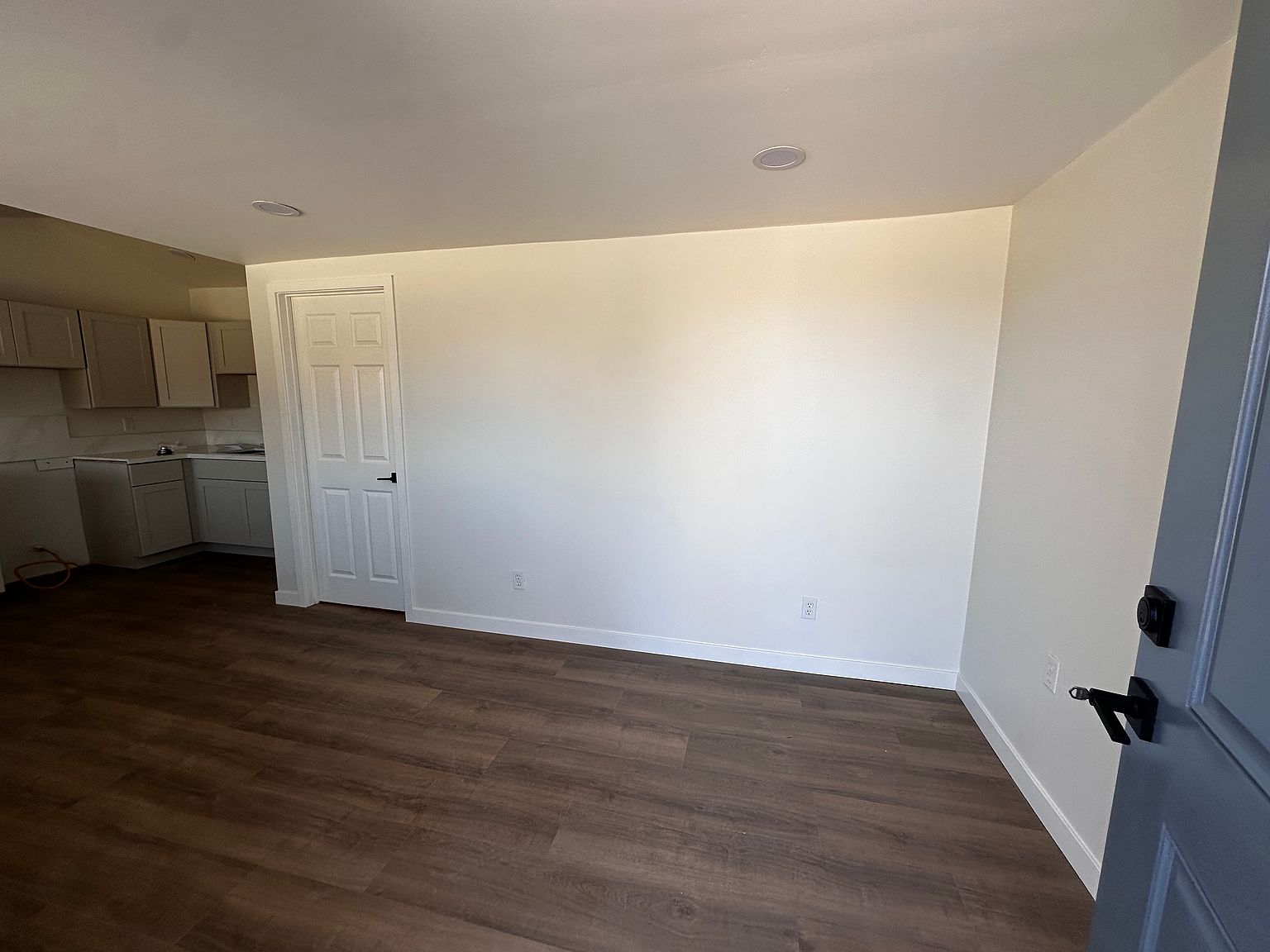 435 E St photo 2