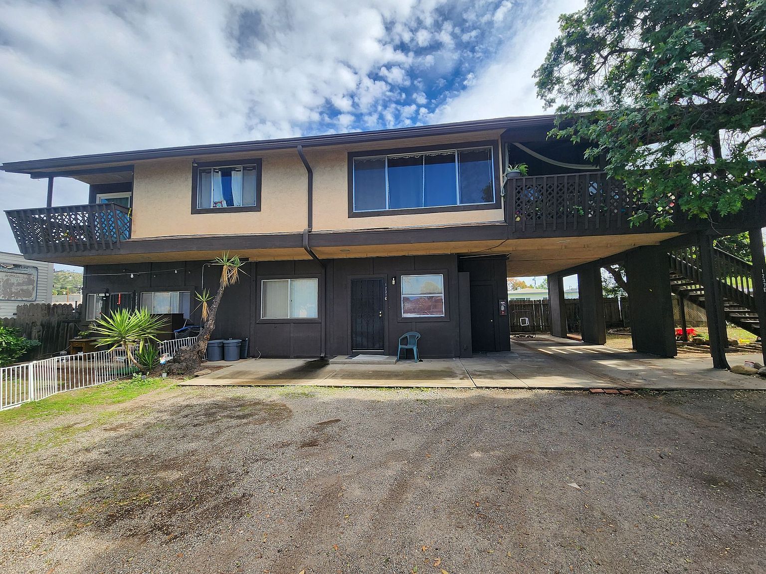 1237 Lyons Ln photo 2