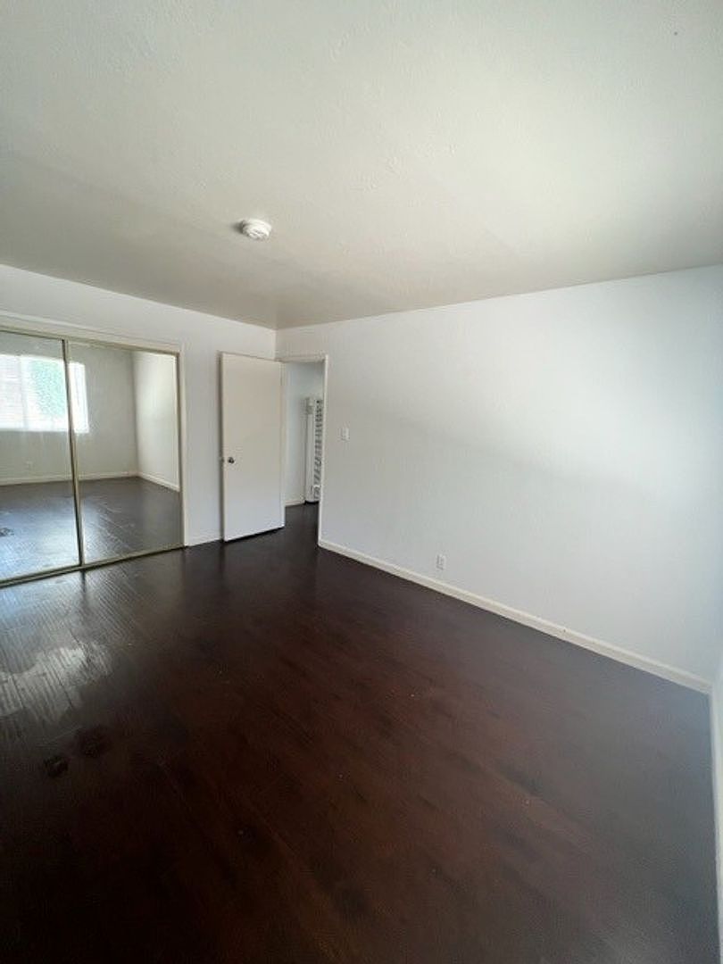 991 Ravenscourt Ave unit 995-04 photo 4