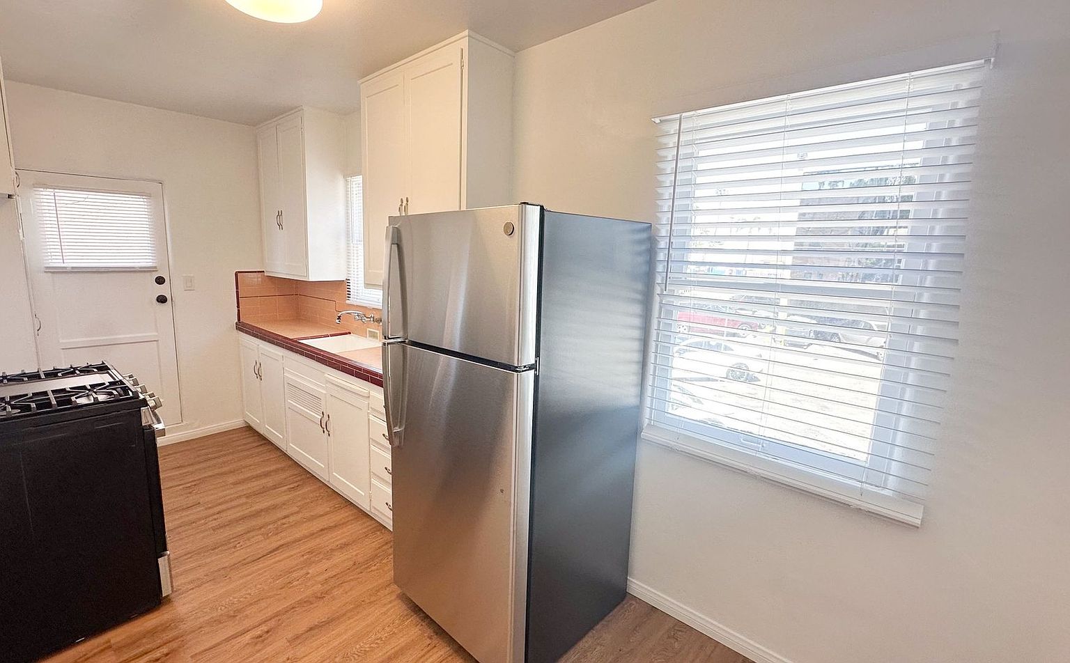 1 beds  1.0 baths photo 4