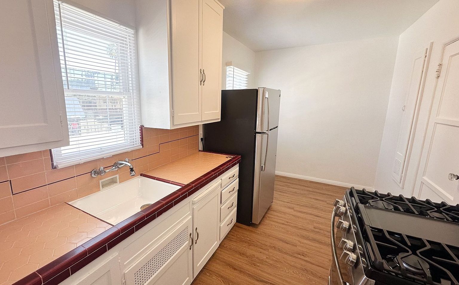 1 beds  1.0 baths photo 5