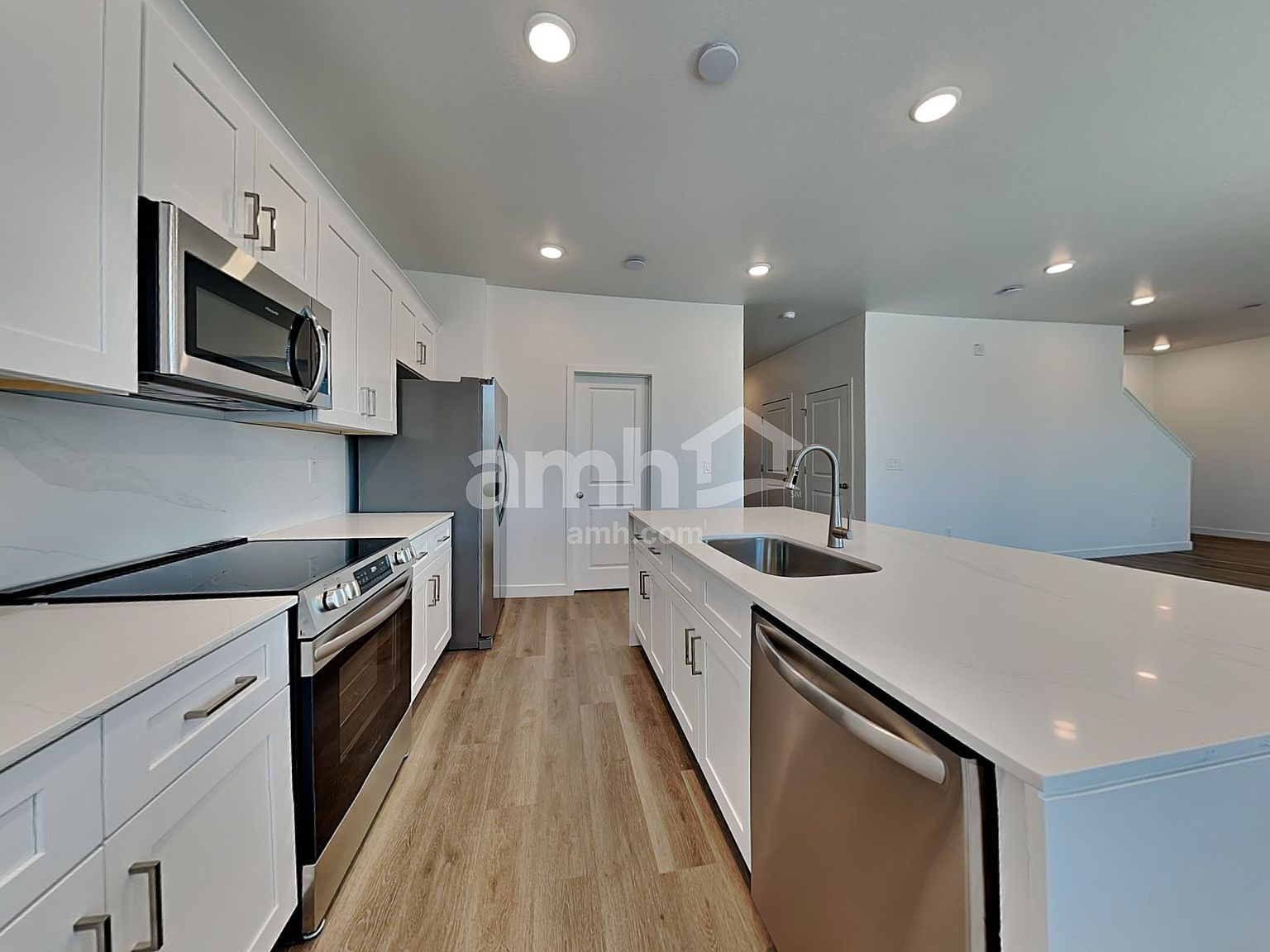9757 W Luxton Ln photo 4
