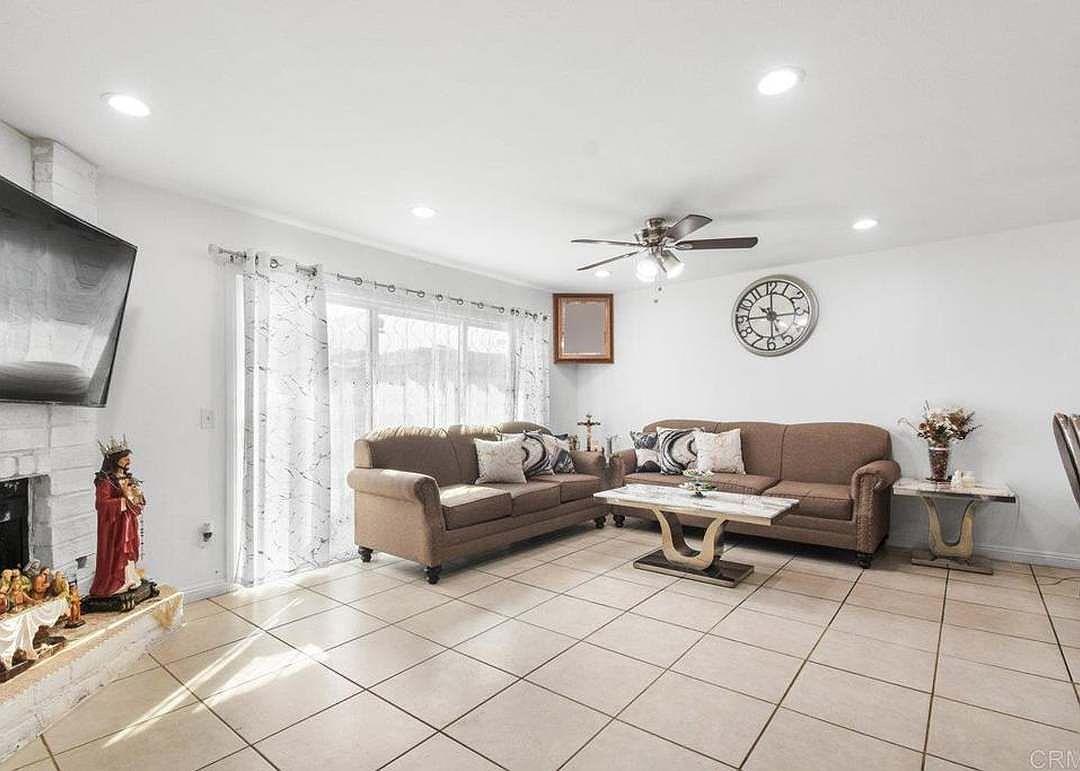 389 Shady Ln photo 3