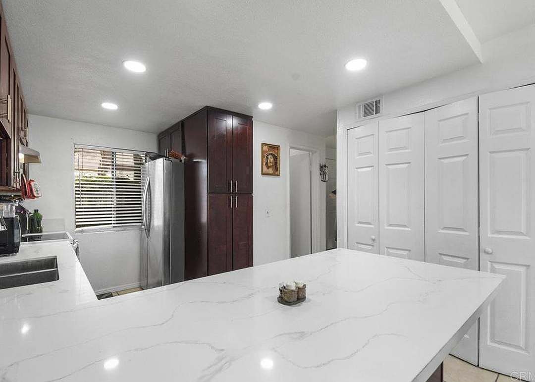 389 Shady Ln photo 2