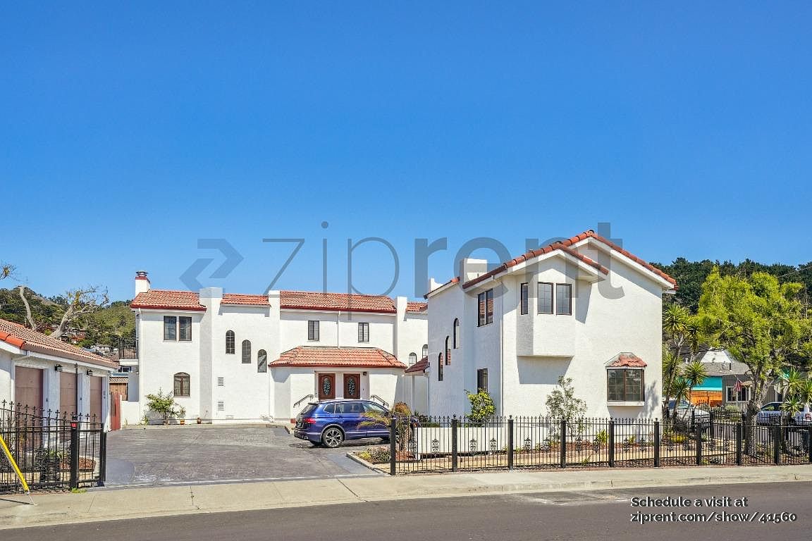 225 Moana Pl photo 2