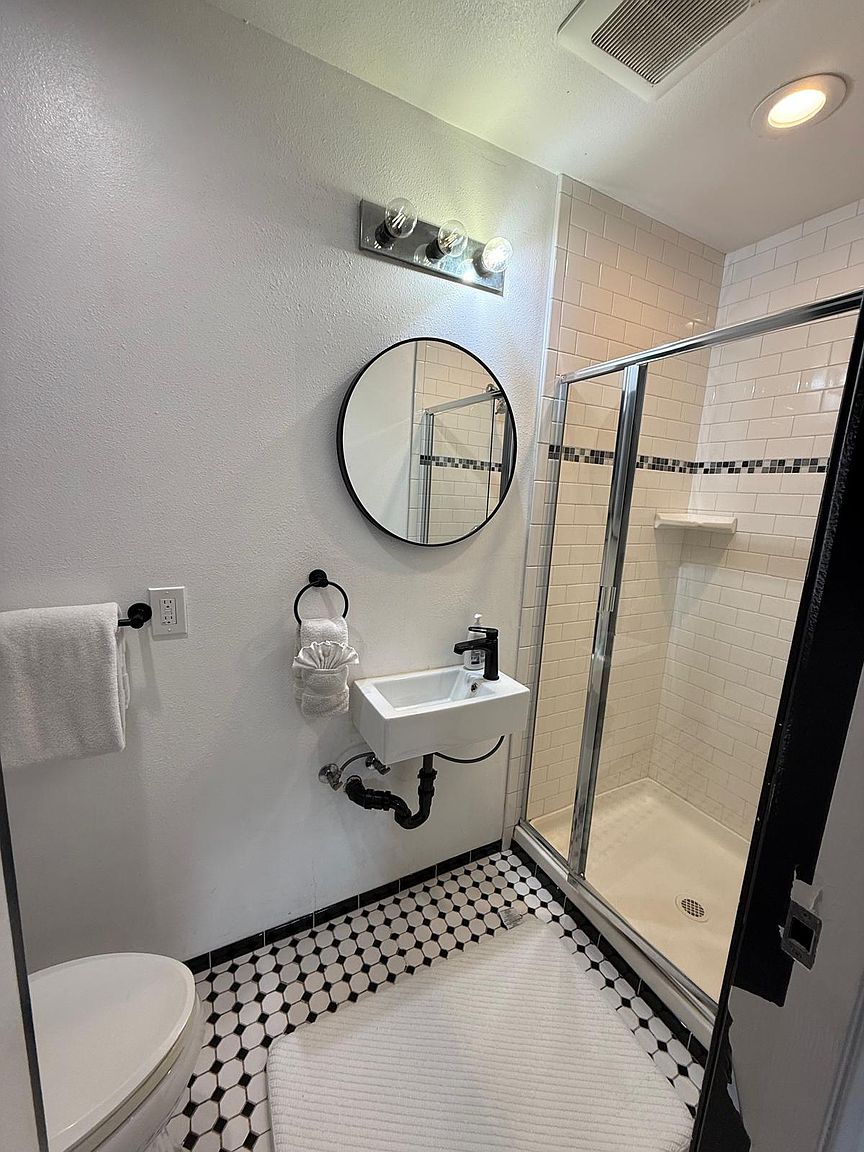 4383 Van Dyke Ave photo 4