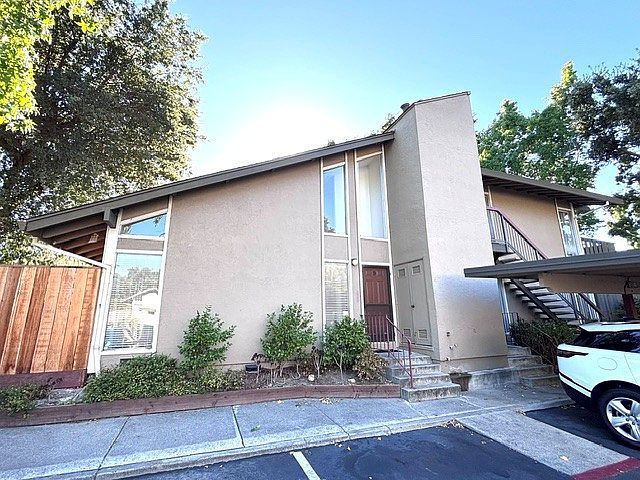 2BR/2BA Townhouse on Massolo Dr · Pleasant Hill