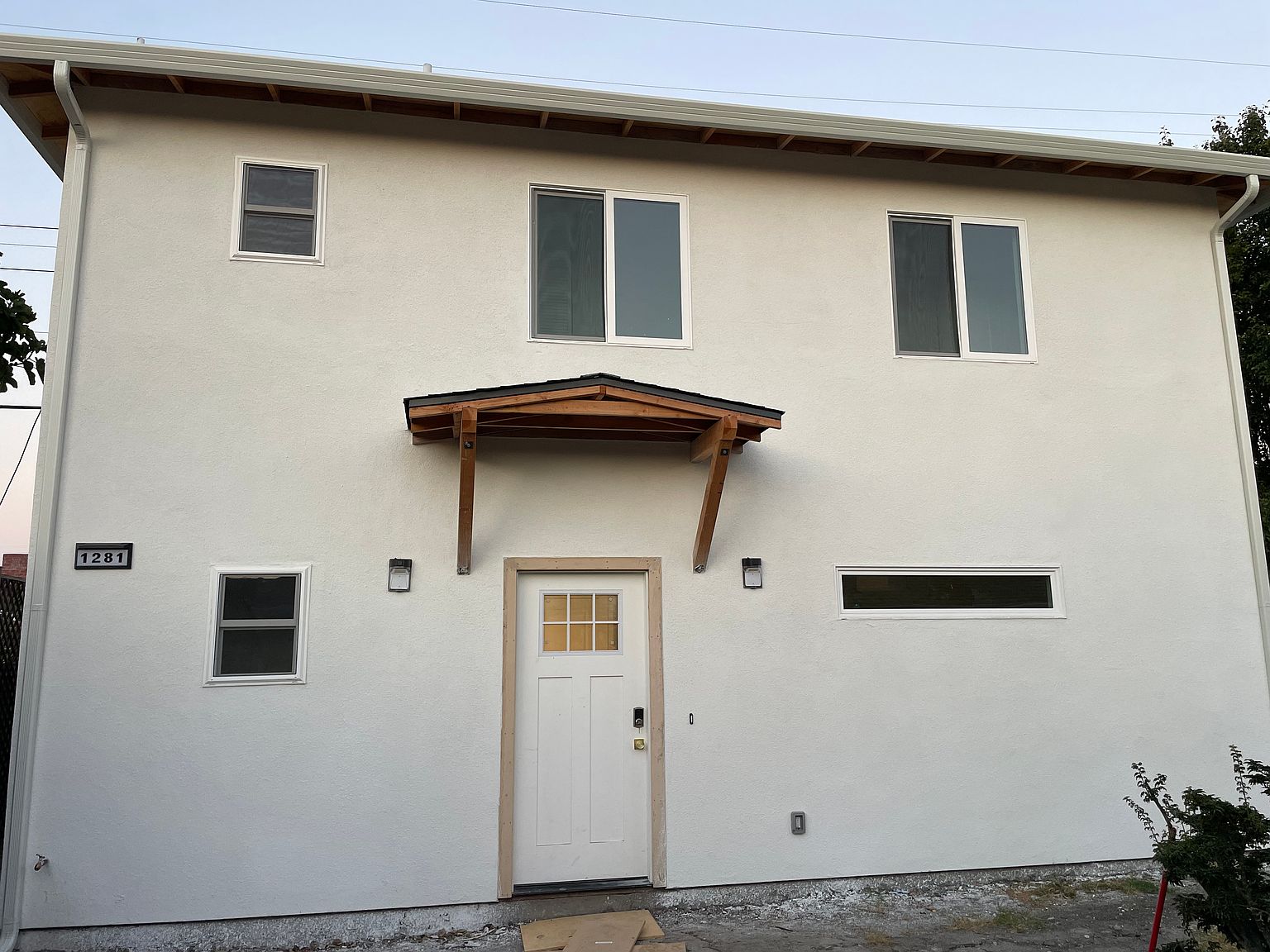 1281 Las Palmas Dr photo 2