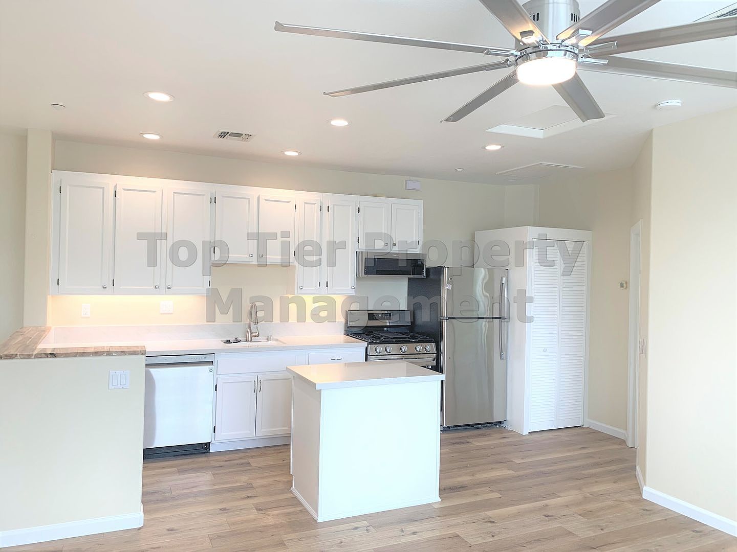 5573 Coyote Ct photo 5
