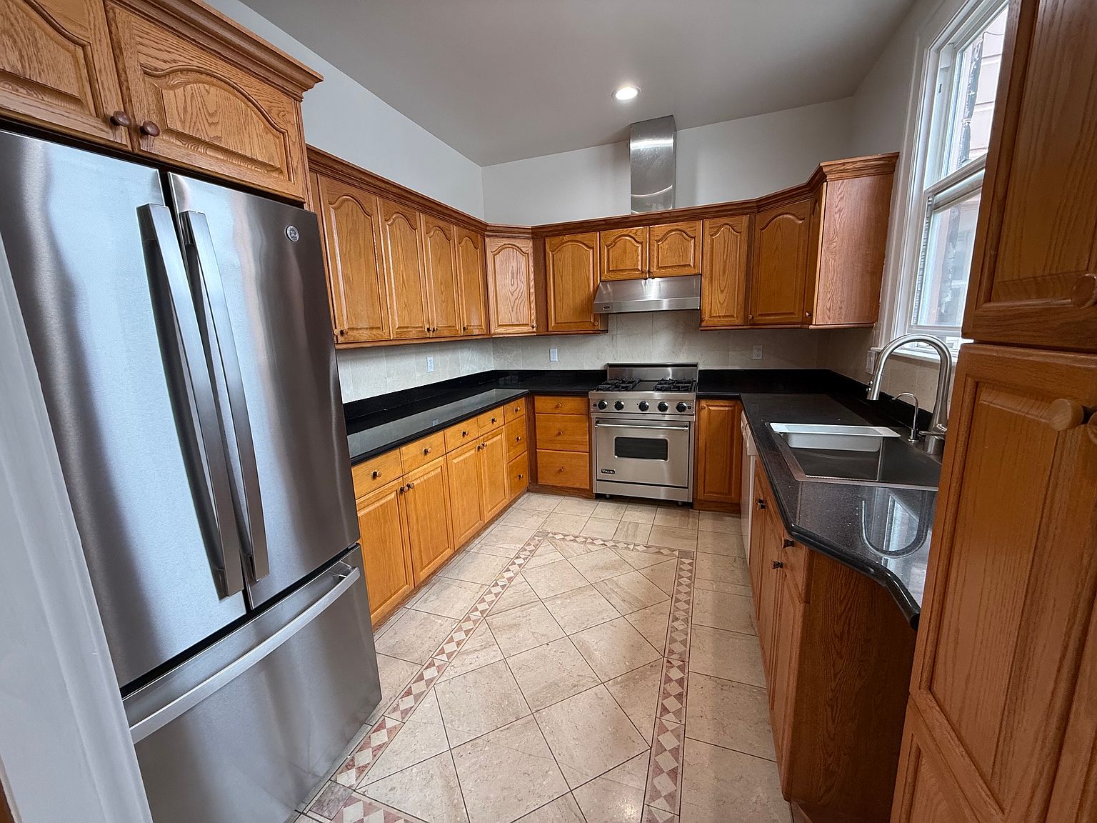 2033 Clement St photo 5