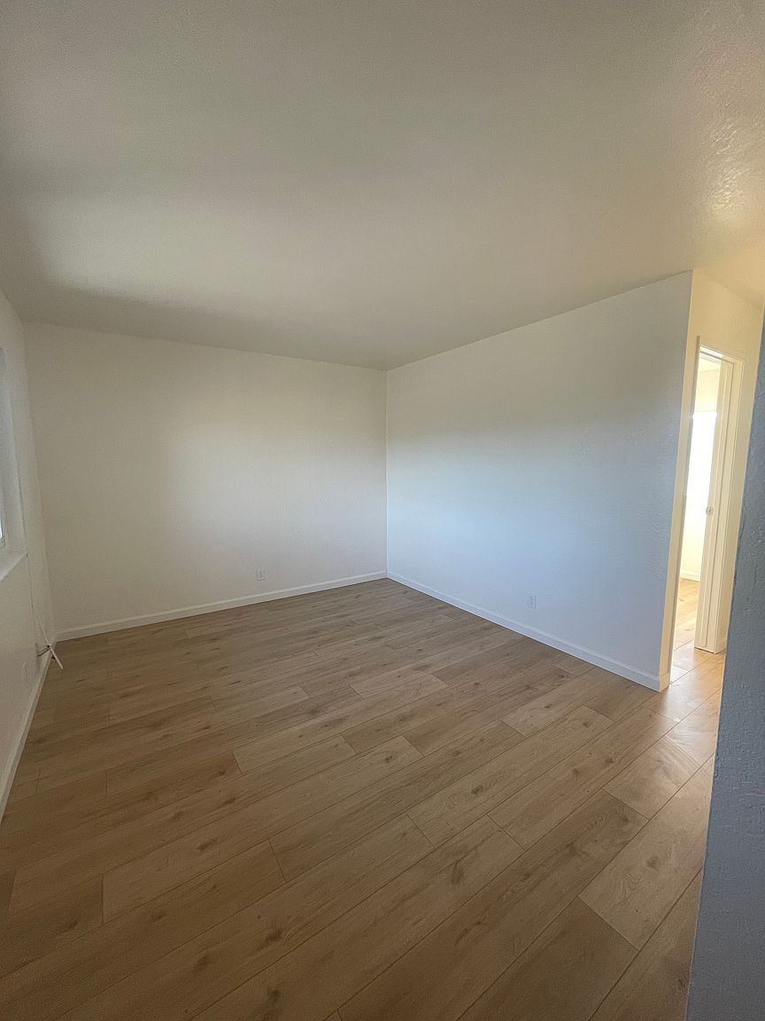 2816 Cutting Blvd photo 3