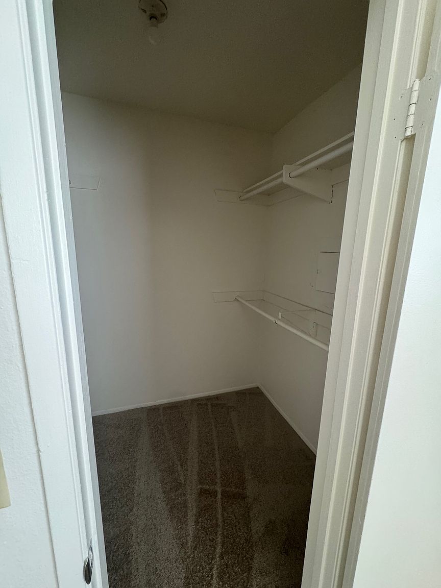 5672 Riley St photo 3