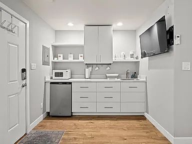 228 E Julian St photo 5