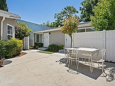 228 E Julian St photo 2