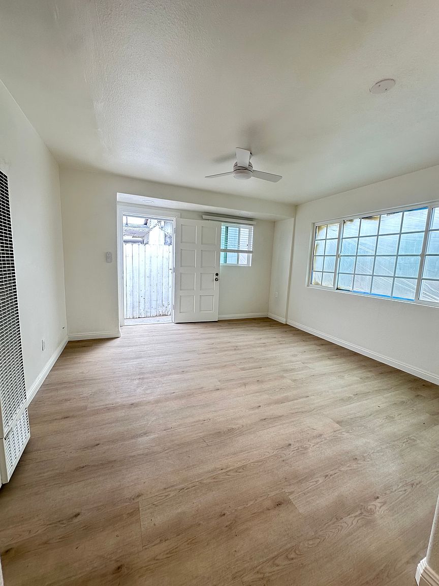 230 55th St photo 3