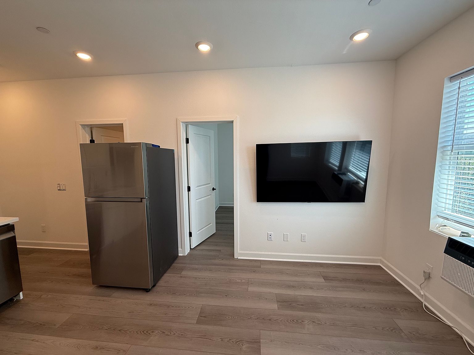 11812 Ella Way photo 4