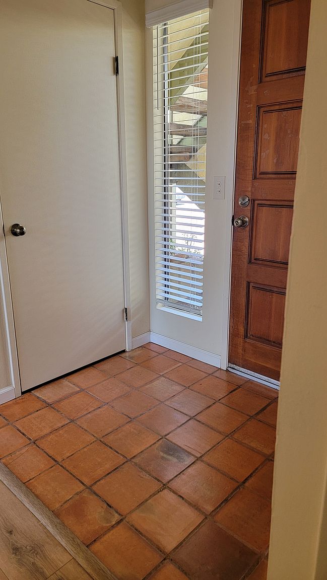 1187 Grove Ave photo 4