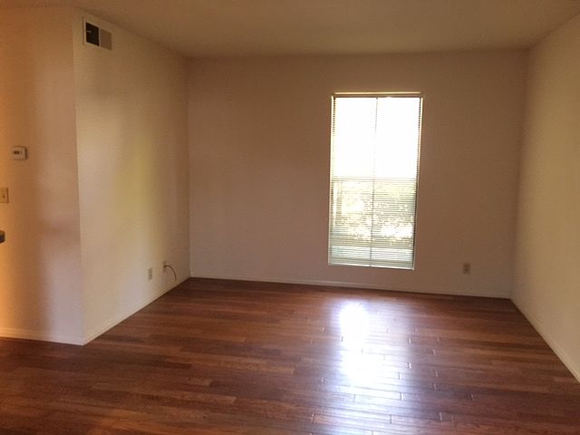 1187 Grove Ave photo 5