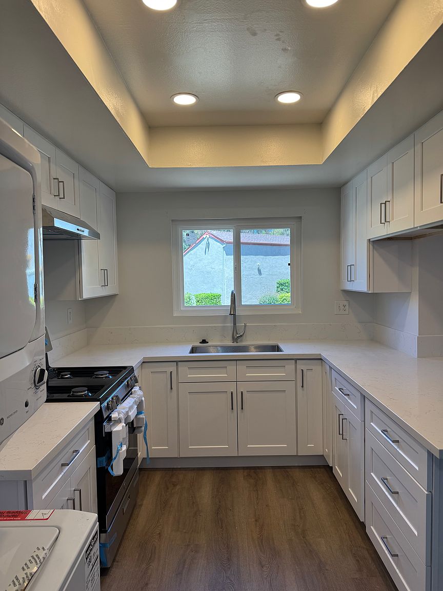 248 Alestar St photo 4