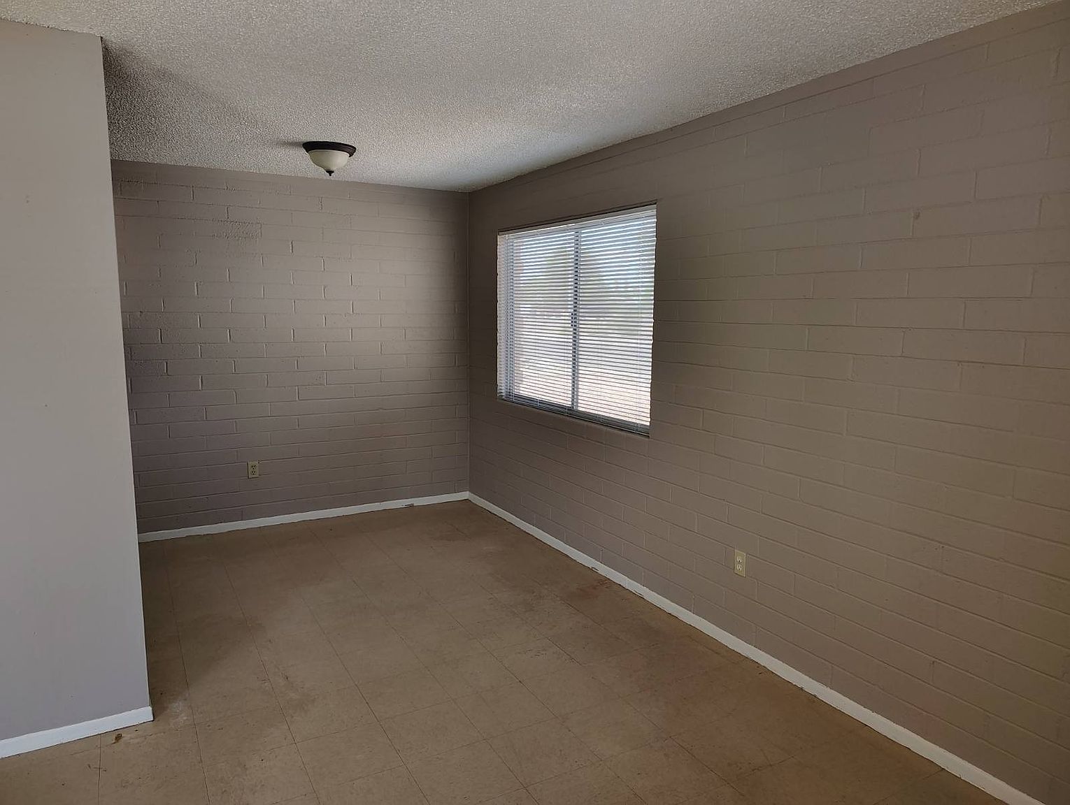 1056 N Kevins Pl photo 3
