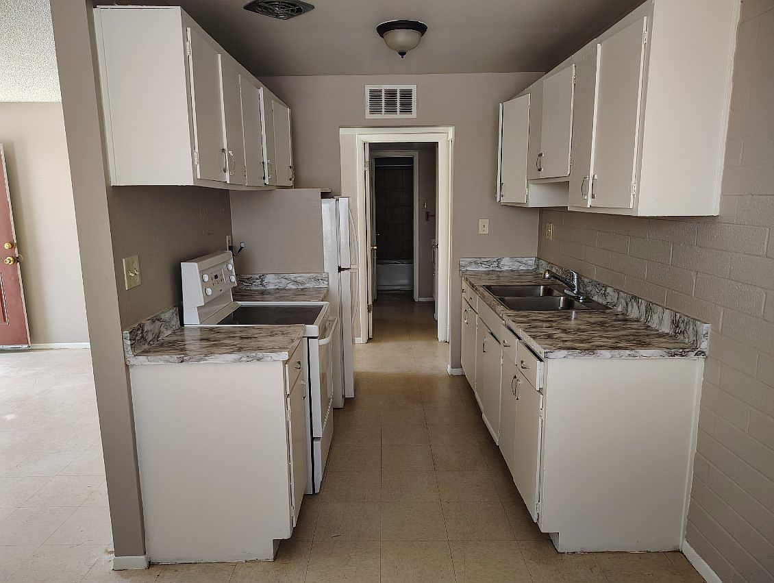 1056 N Kevins Pl photo 4