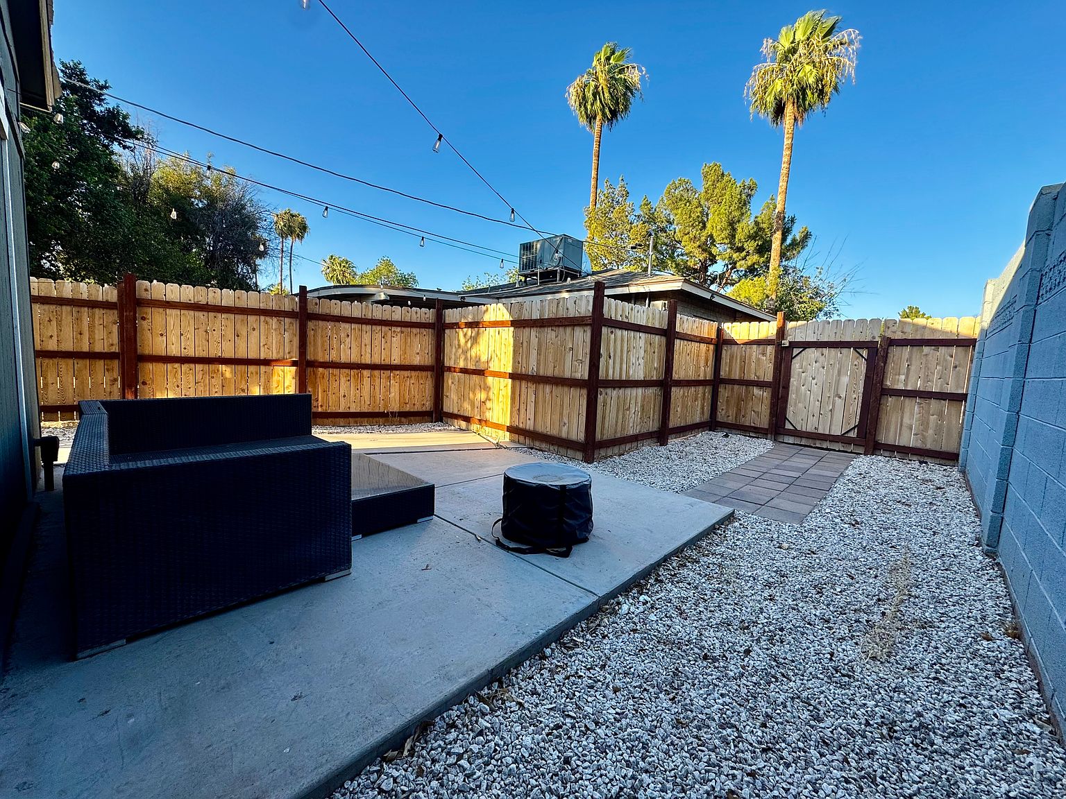 104 E Vista Del Cerro Dr photo 5