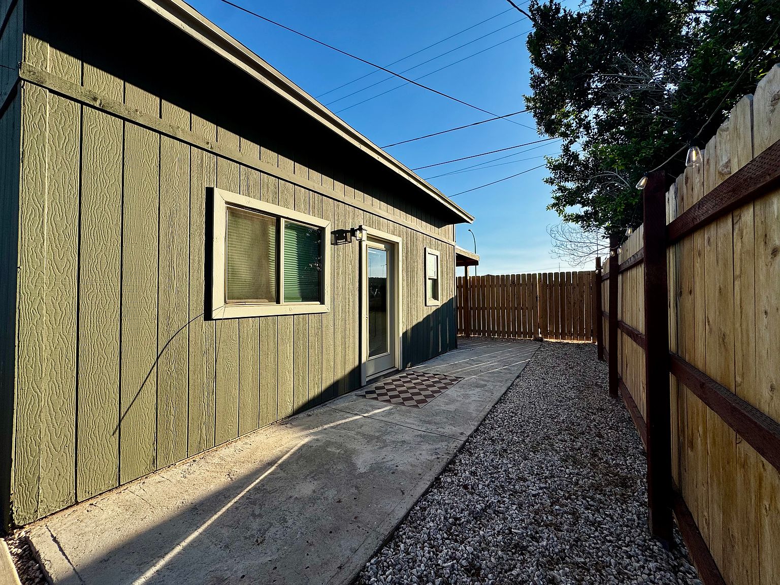 104 E Vista Del Cerro Dr photo 3
