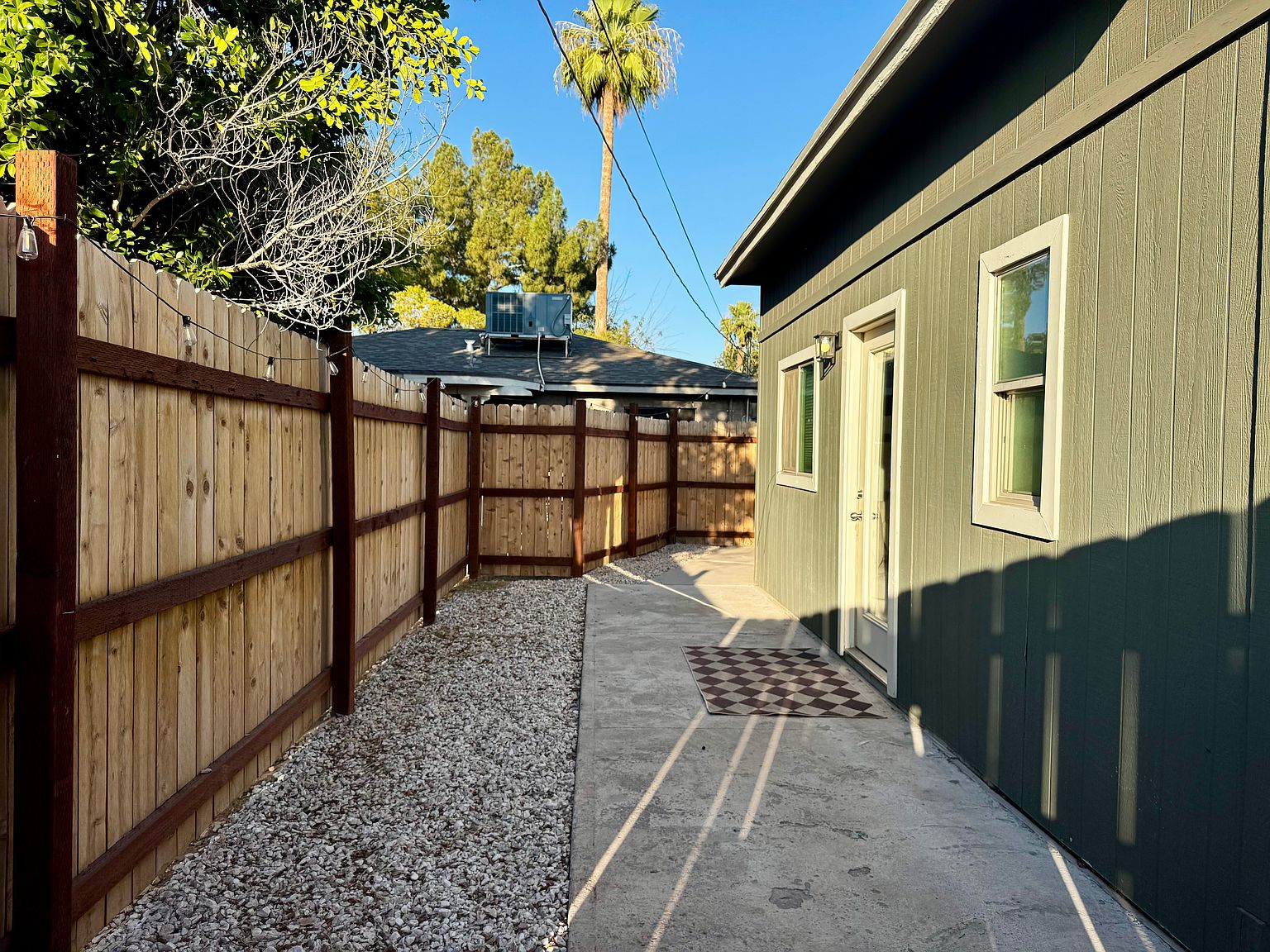 104 E Vista Del Cerro Dr photo 4