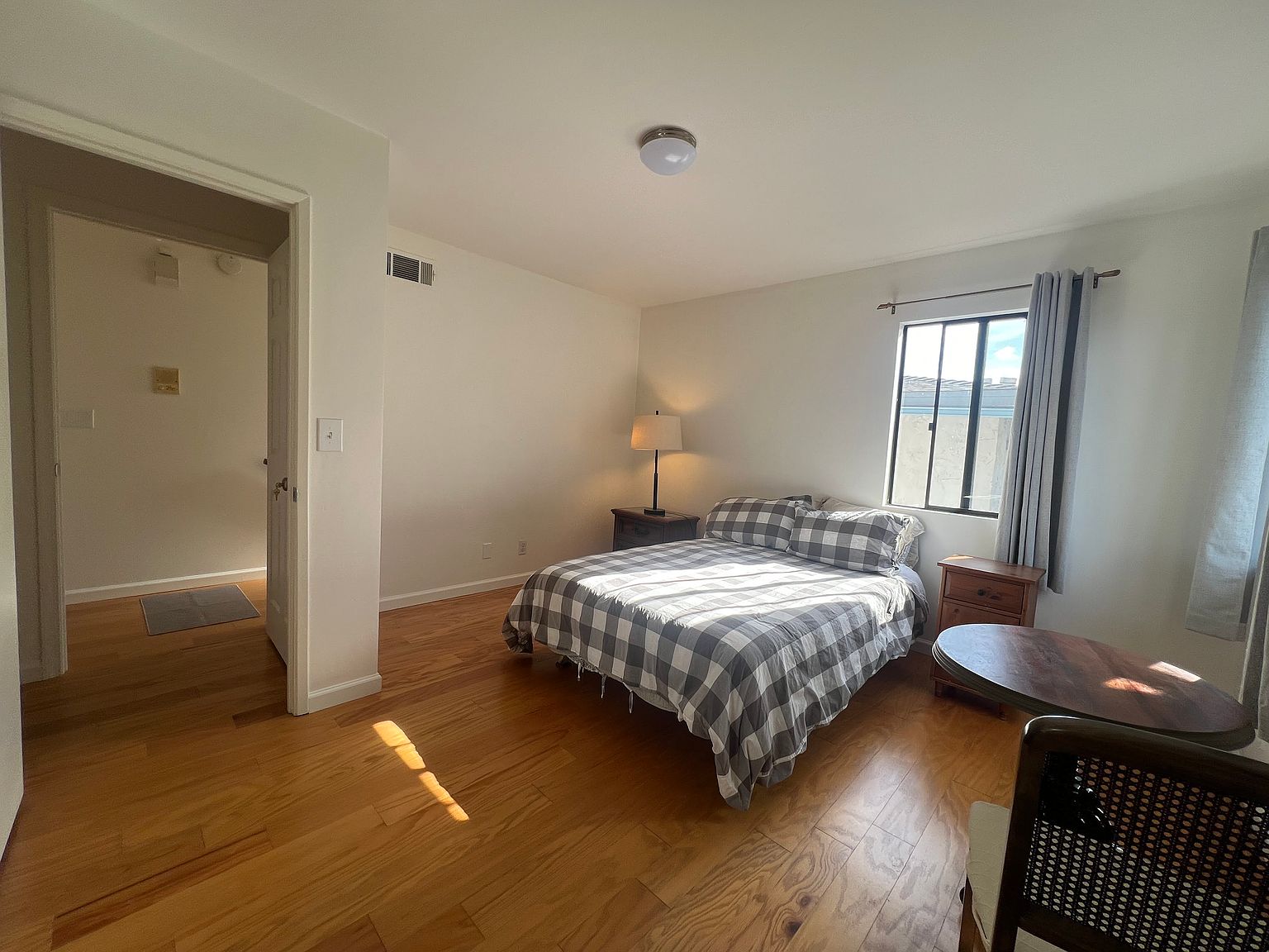 3712 1/2 Crown Point Dr photo 3