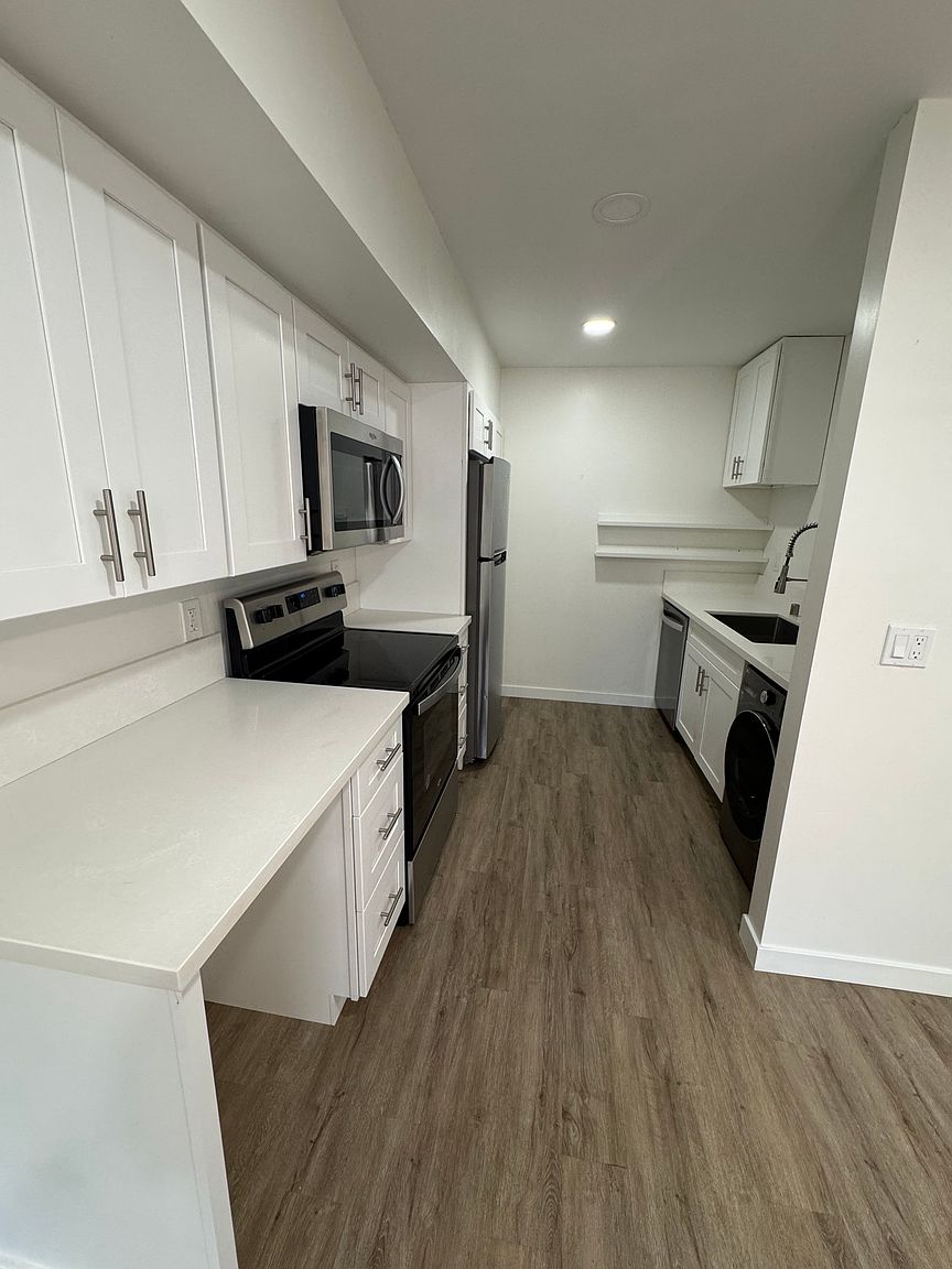 2490 Etiwanda St photo 5