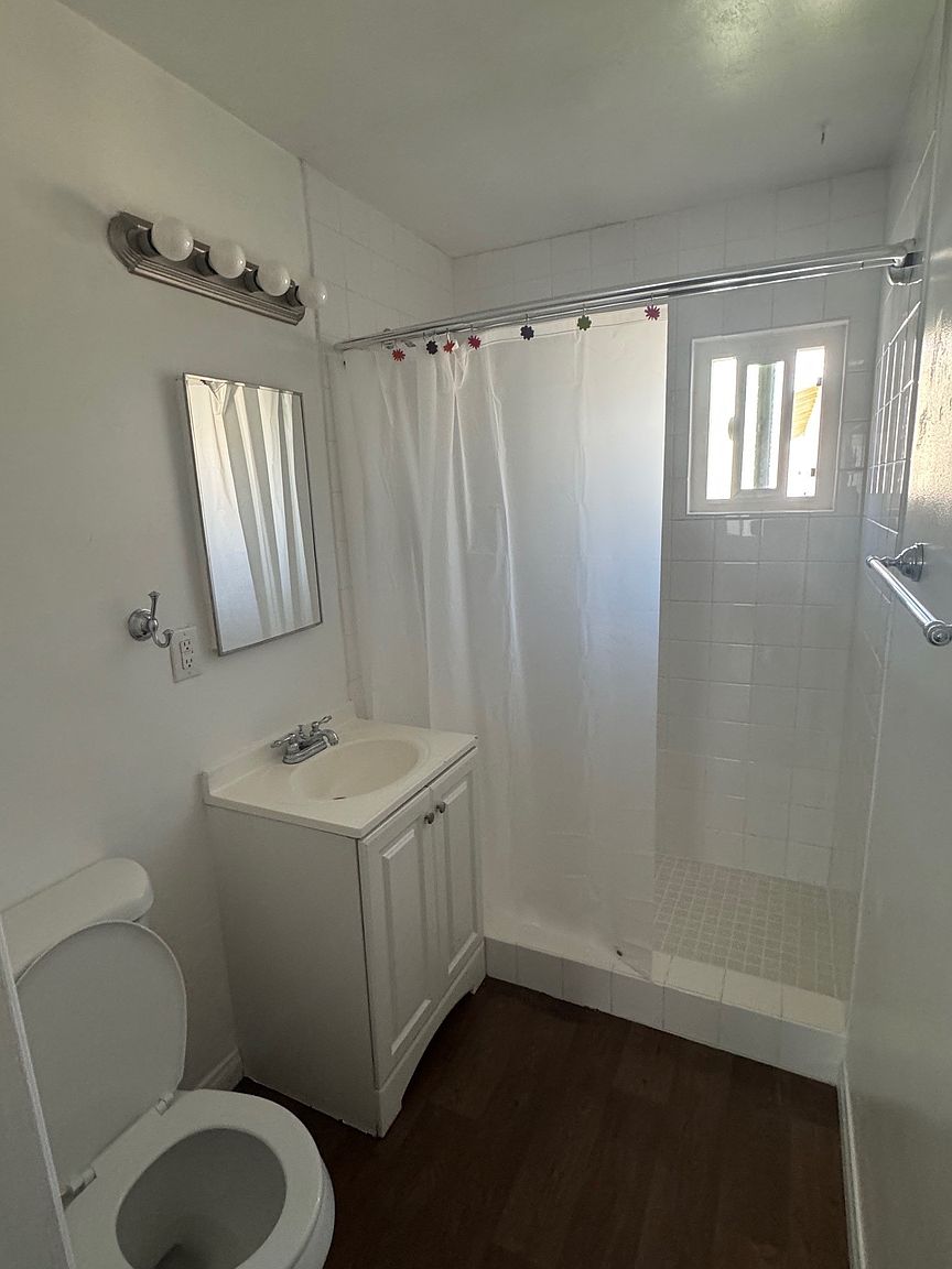 1115 S Escondido Blvd photo 2