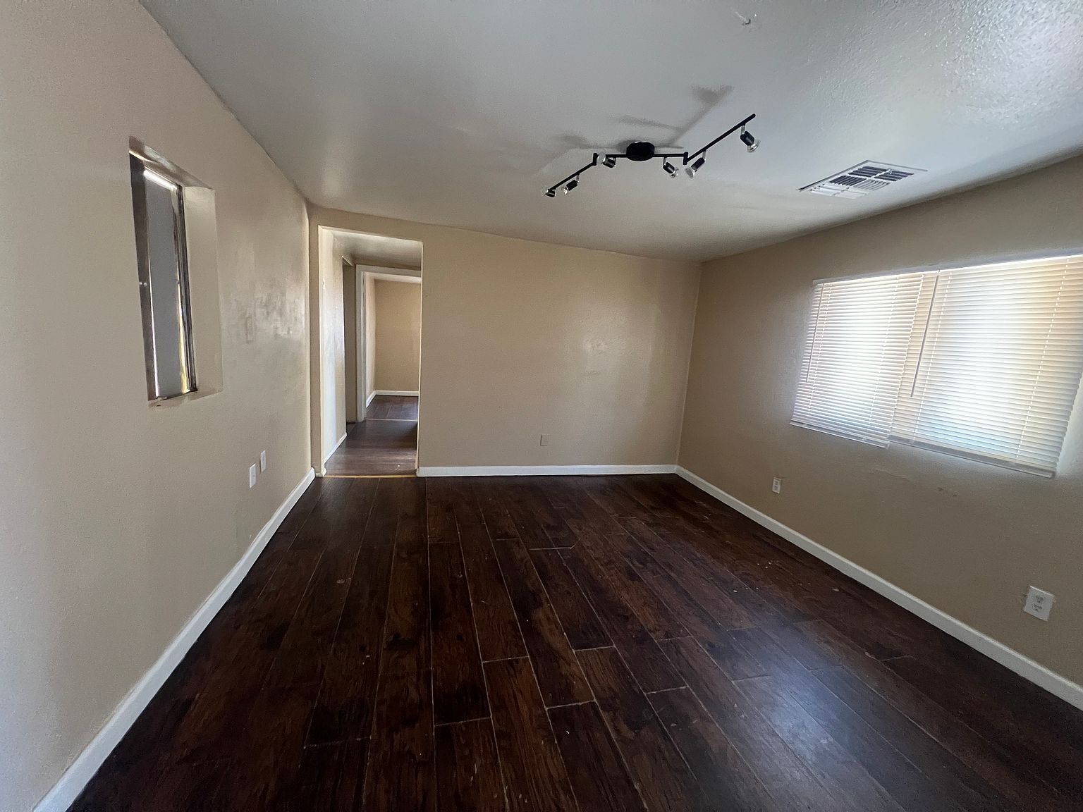 3420 E Cambridge Ave photo 5