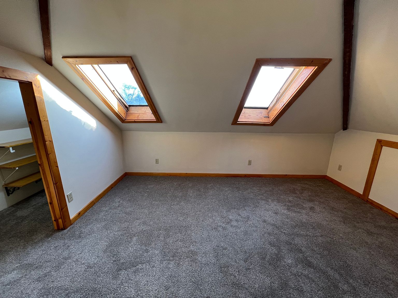 142 Moss Ave photo 3