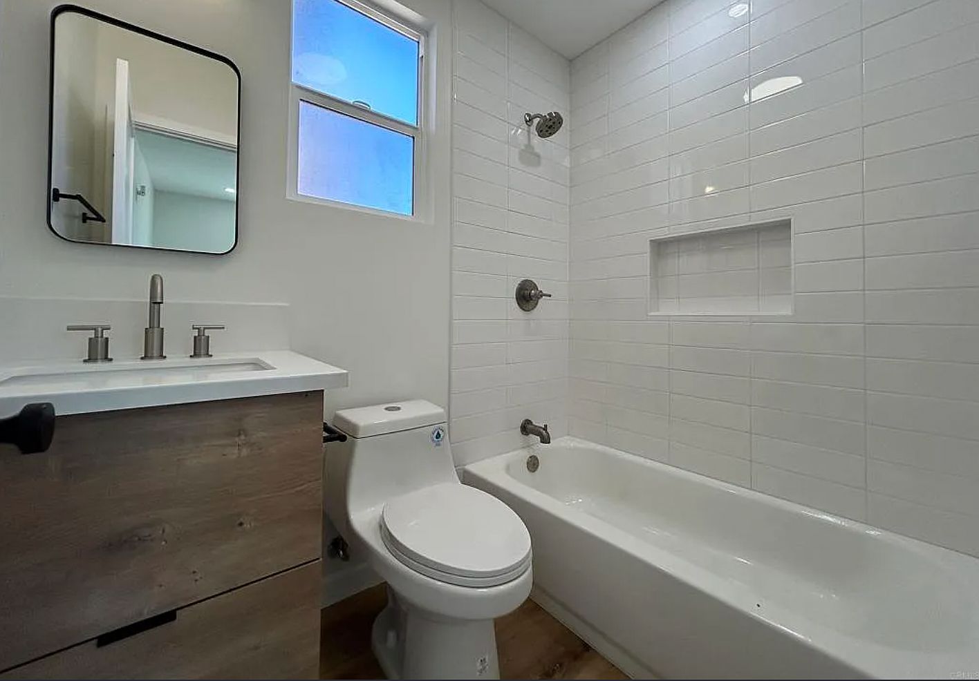 2499 Davis Ave photo 2