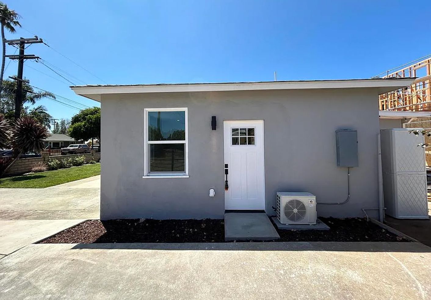 2499 Davis Ave photo 4