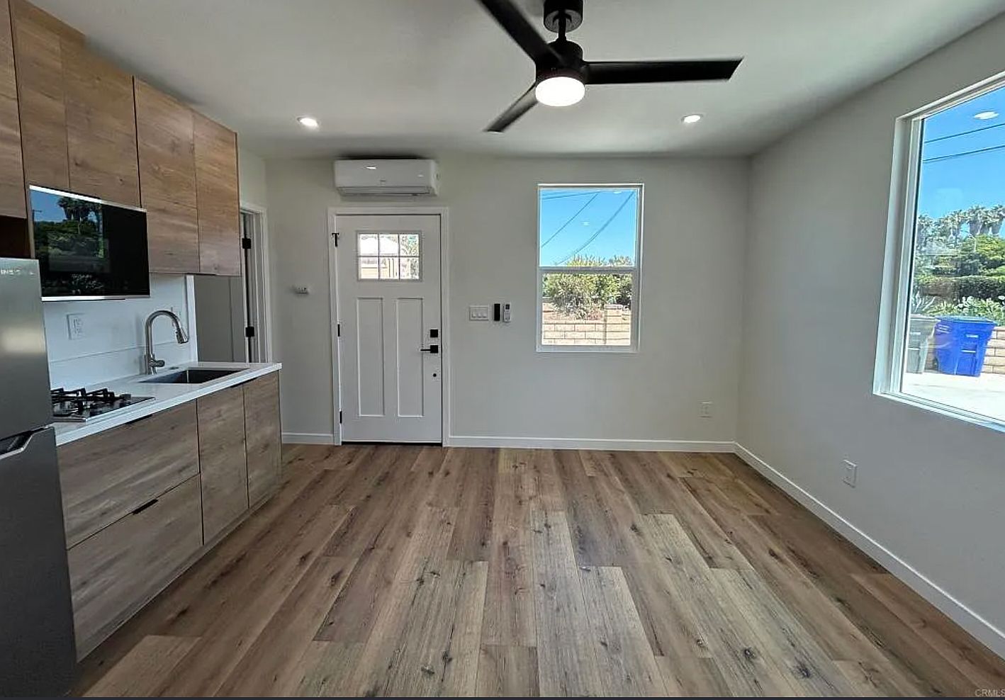 2499 Davis Ave photo 3