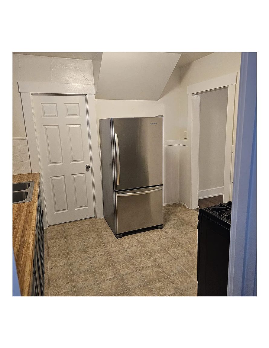 150 B St photo 3