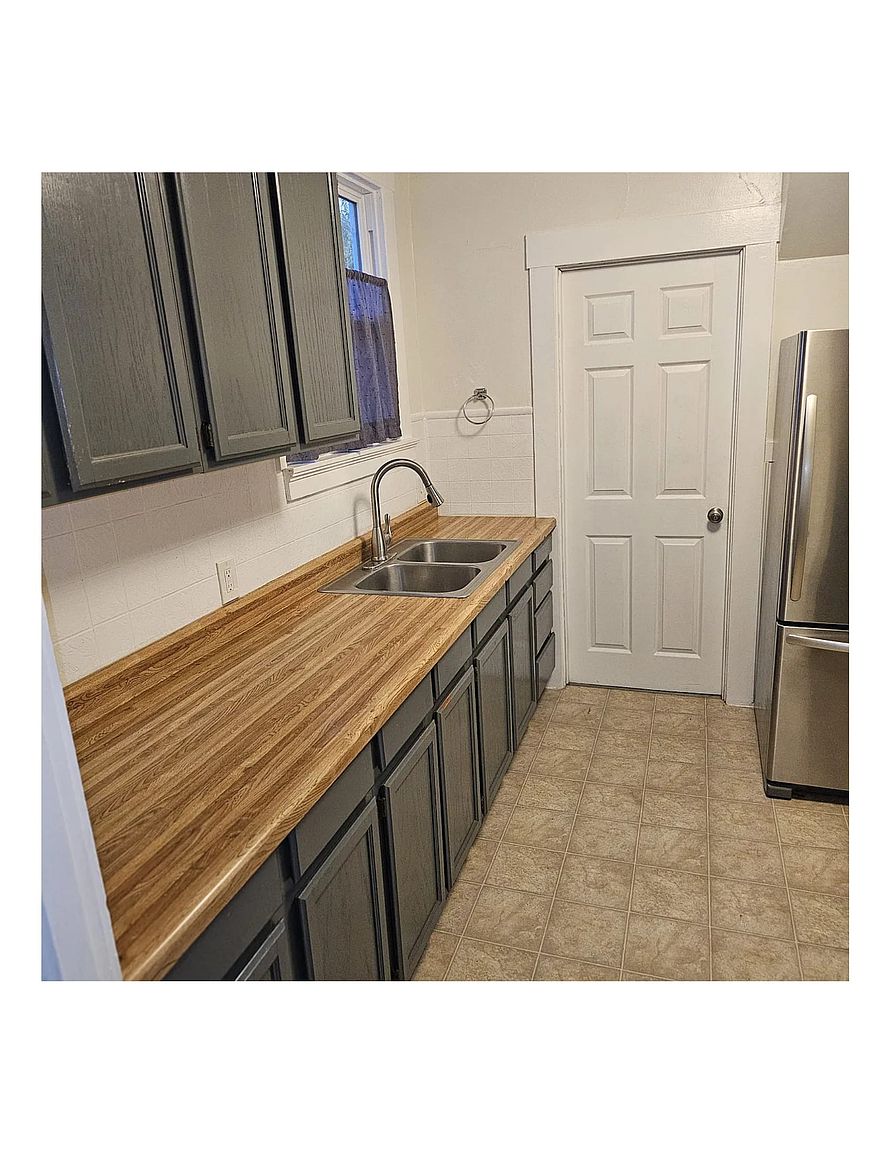150 B St photo 2