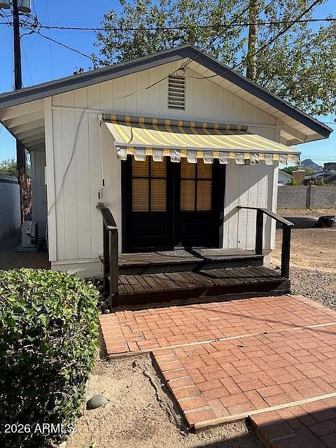 1340 E Missouri Avenue photo 2