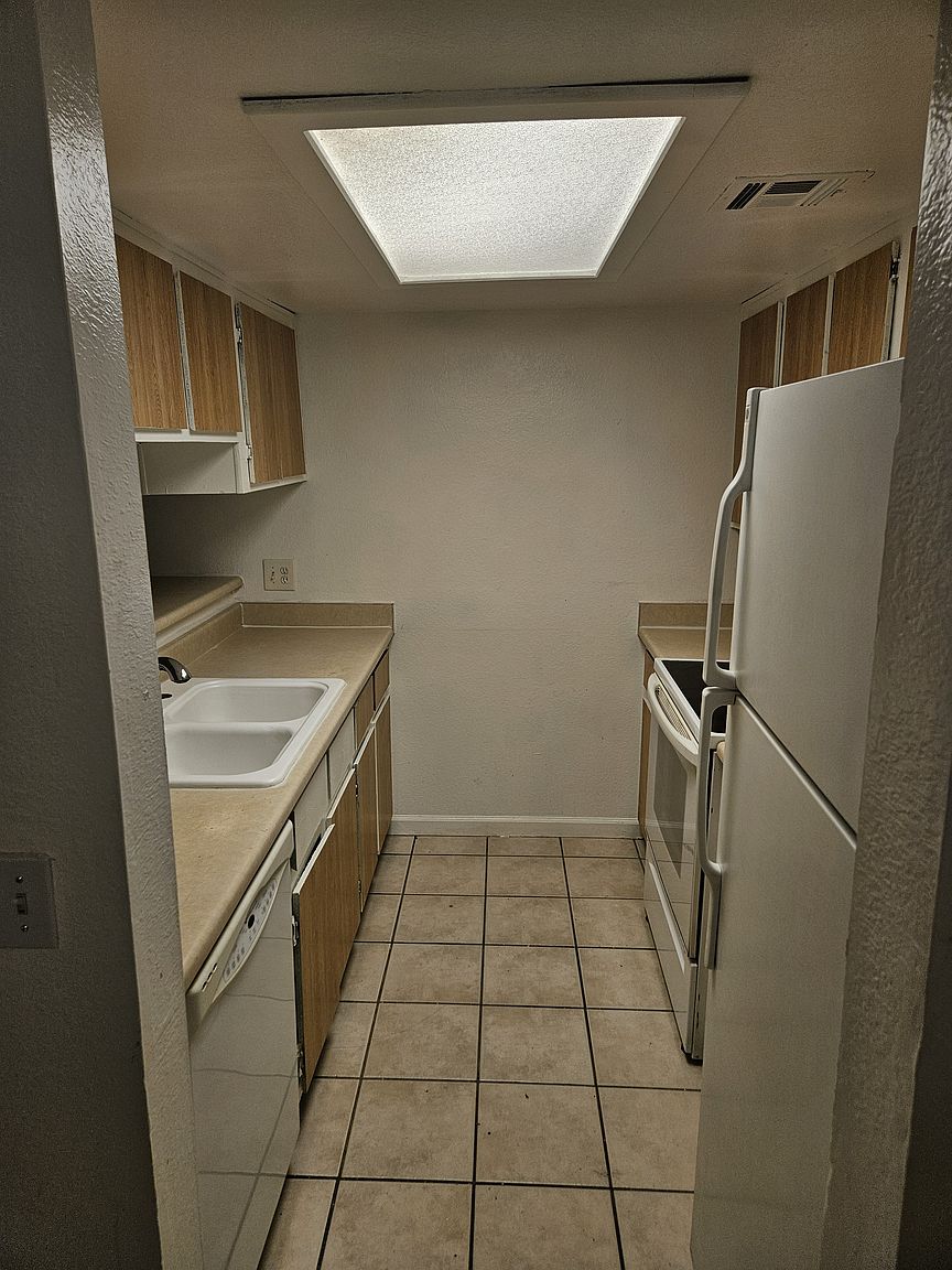 LaMar Apartments photo 4