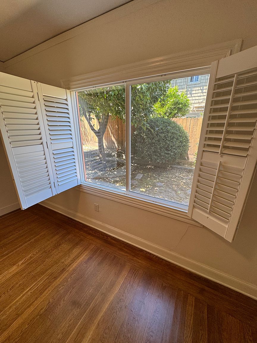1605 Pomona St photo 5