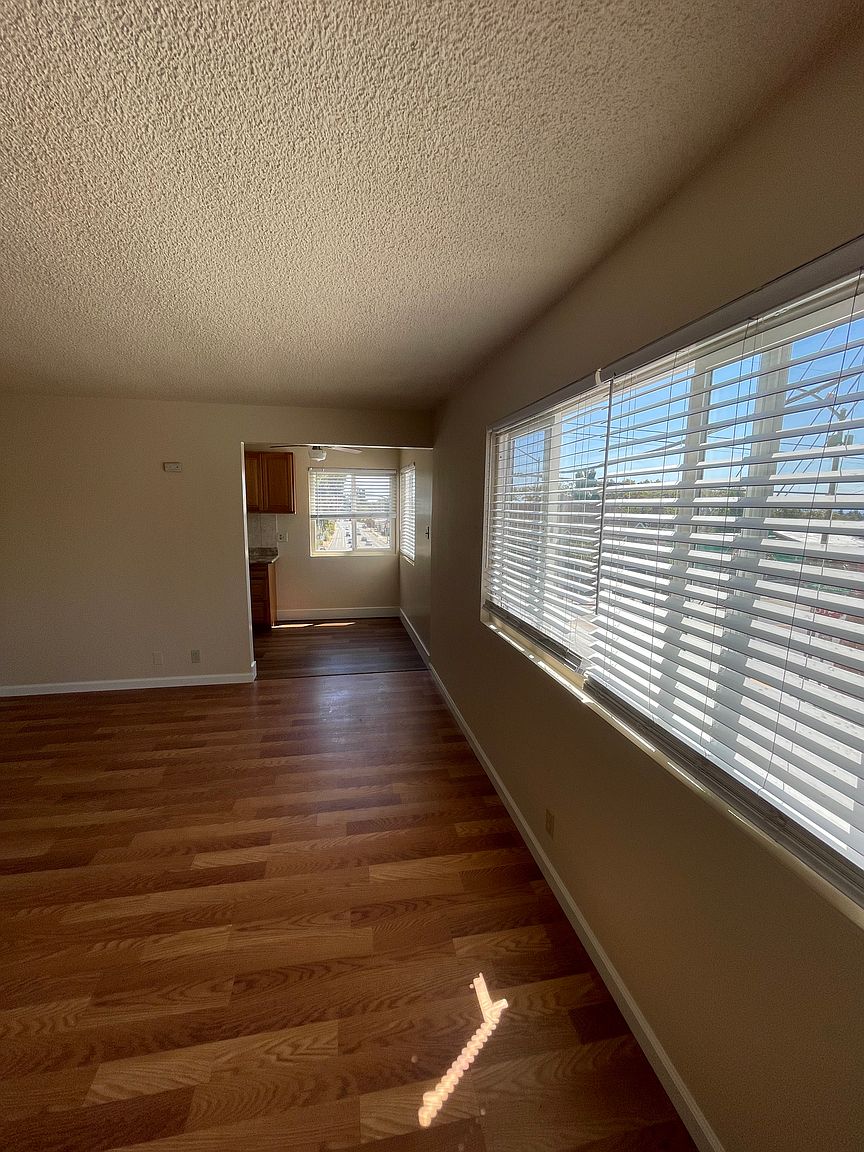 1BR/1BA Apartment on Camden St · Oakland photo 2