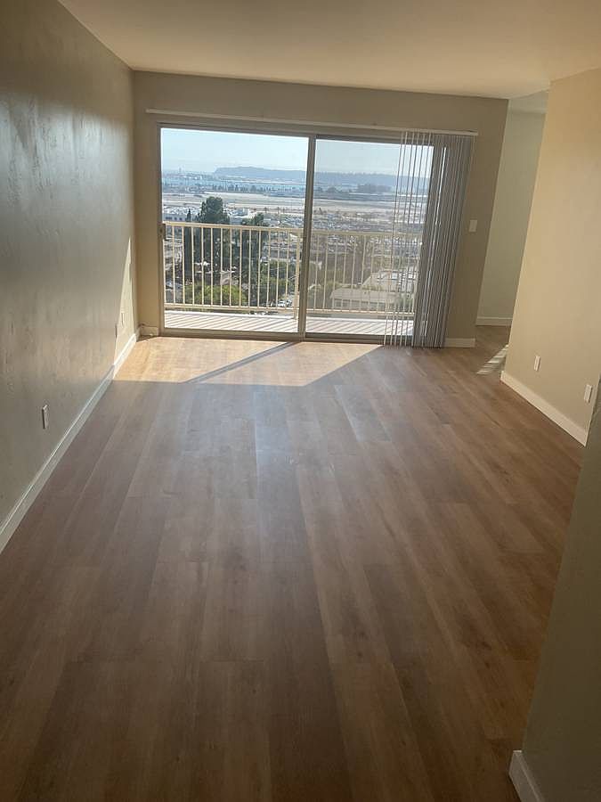 1581 Guy St photo 2