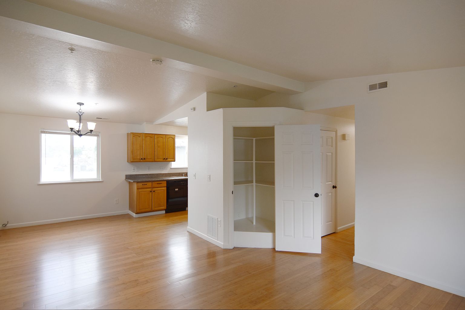 296 Mather St photo 4