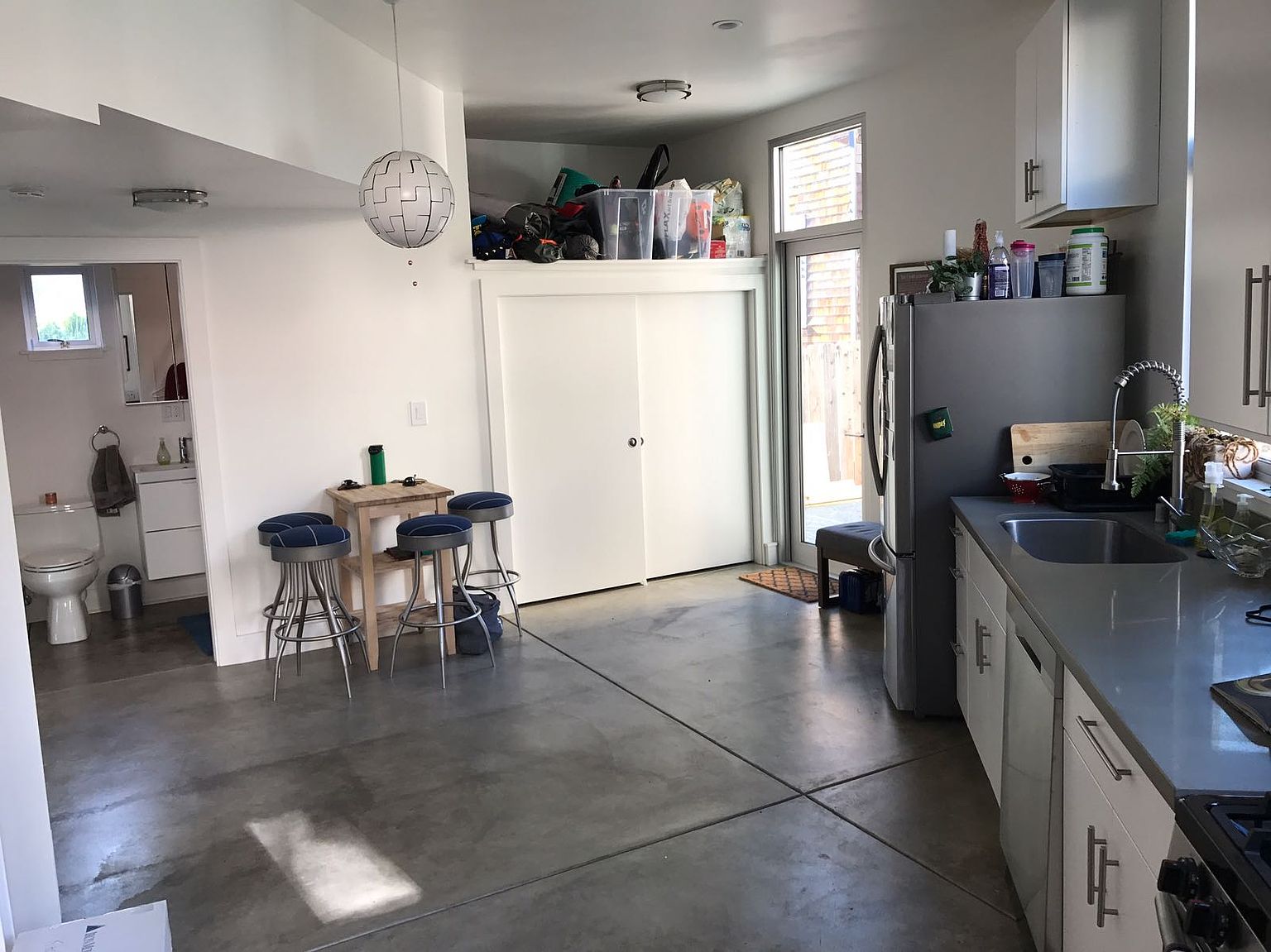 348 Warwick Ave photo 4