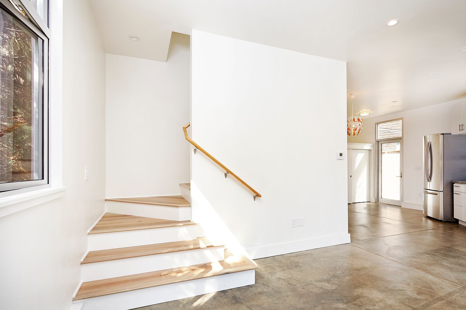 348 Warwick Ave photo 2